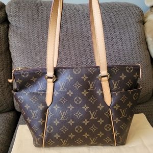 💎SOLD💎 LOUIS VUITTON TOTALLY PM